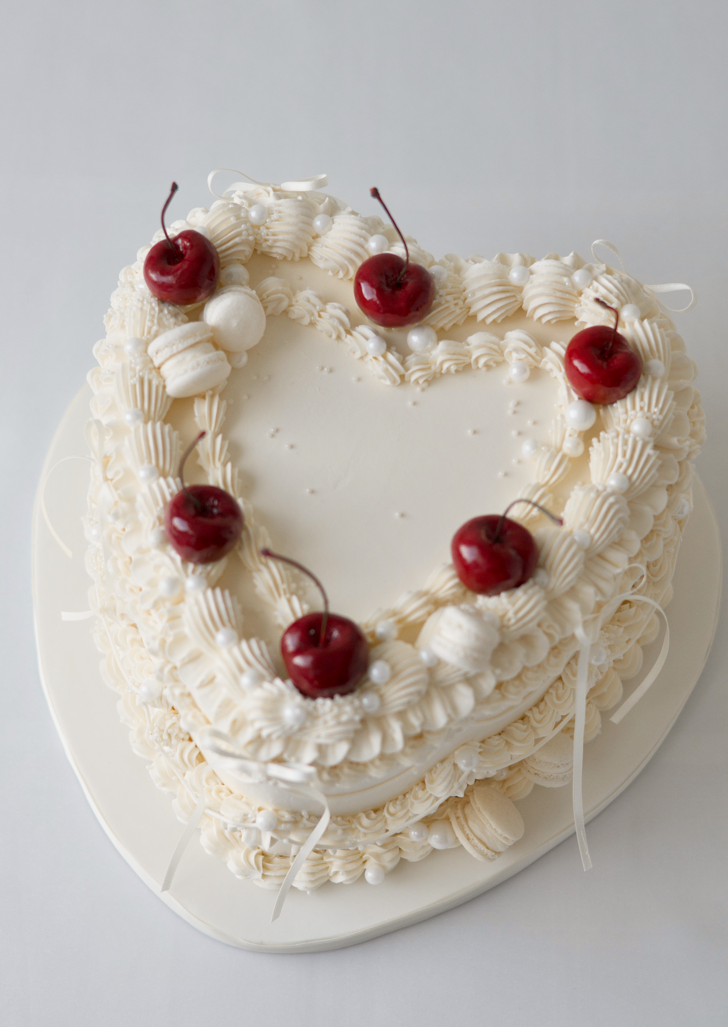 Heart shaped vintage wedding cake
