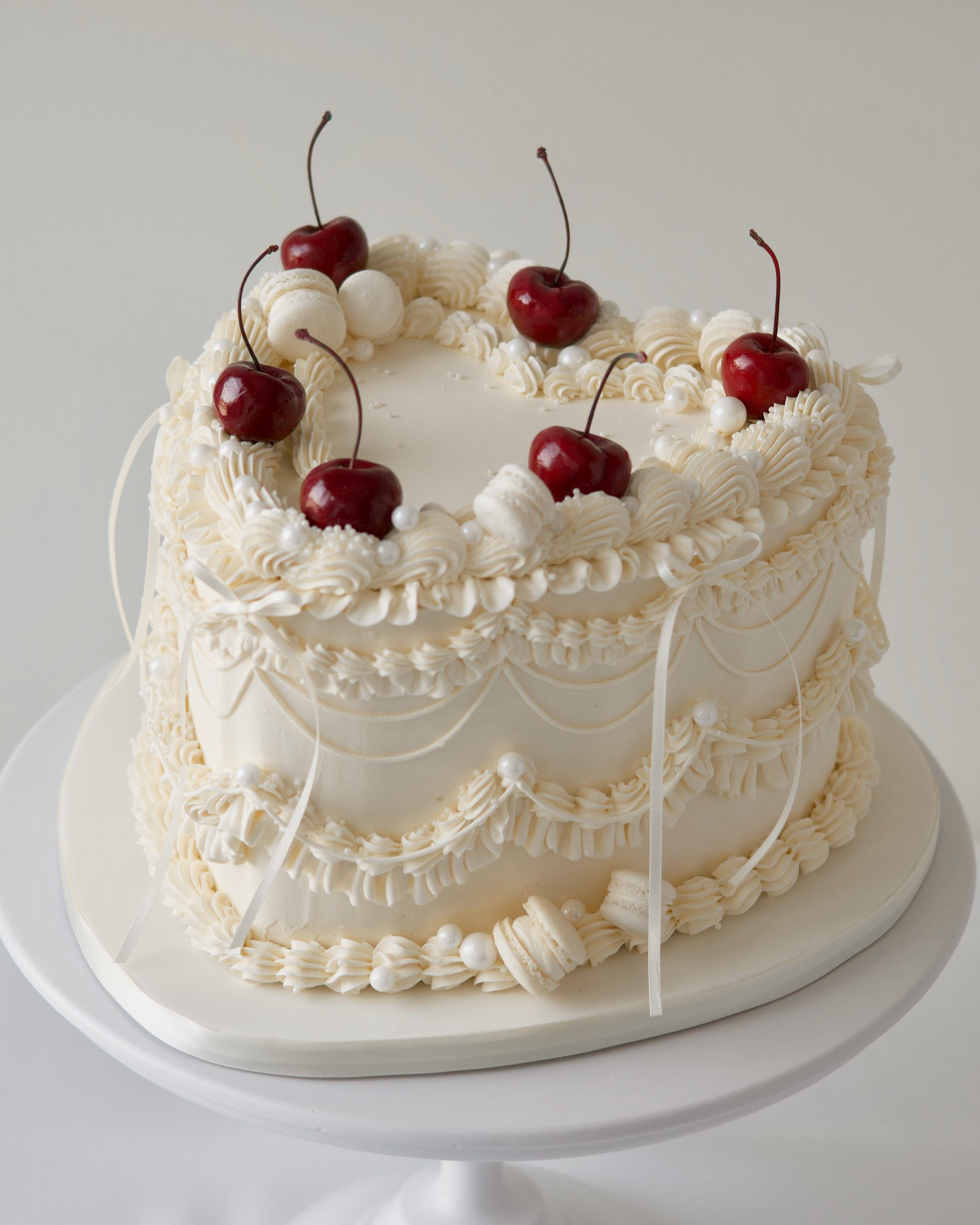 Heart shaped vintage wedding cake